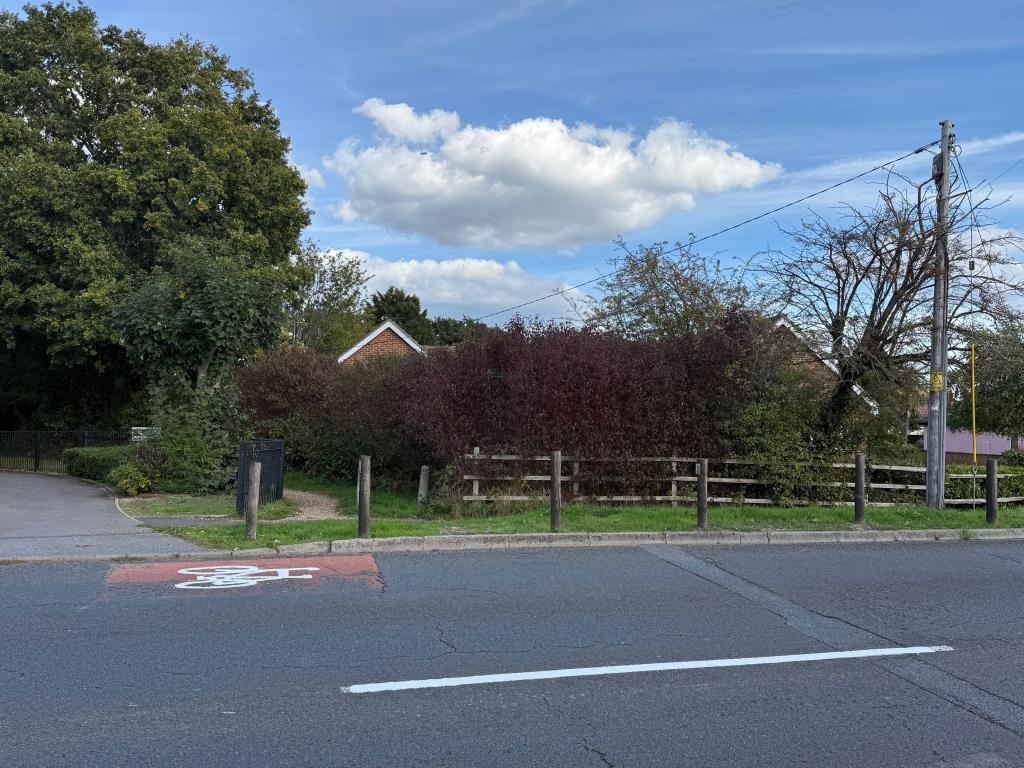 Lot: 60 - PARCELS OF LAND IN A RESIDENTIAL AREA - Alternative view of overgrown parcel of freehold land